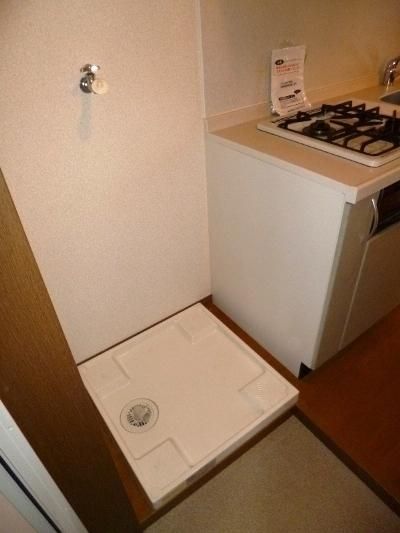 【その他設備】　室内洗濯機置き場です。