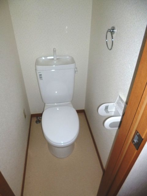 【トイレ】　清潔感あふれるトイレ