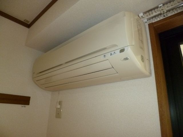 【その他設備】　エアコン
エアコン完備しております。冷暖房機はこれひとつにお任せ。