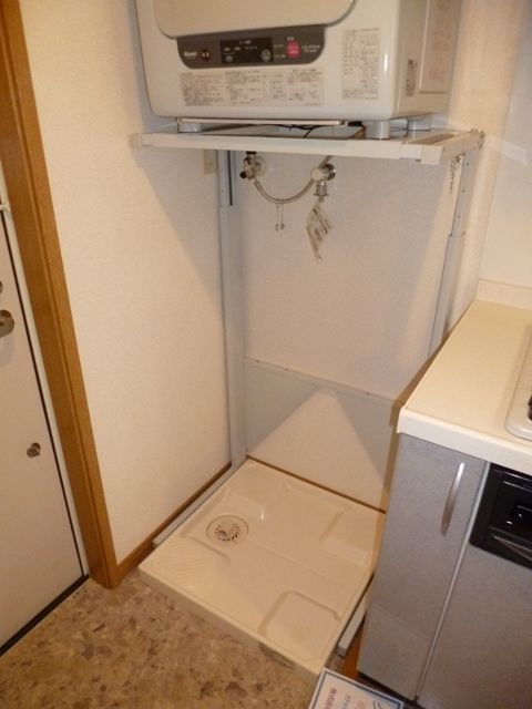 【その他部屋・スペース】　洗濯機置場