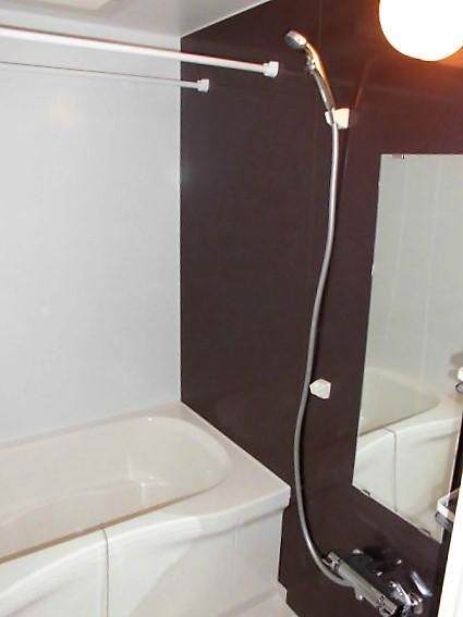 【バス】　浴室換気乾燥機付きシステムバスです。